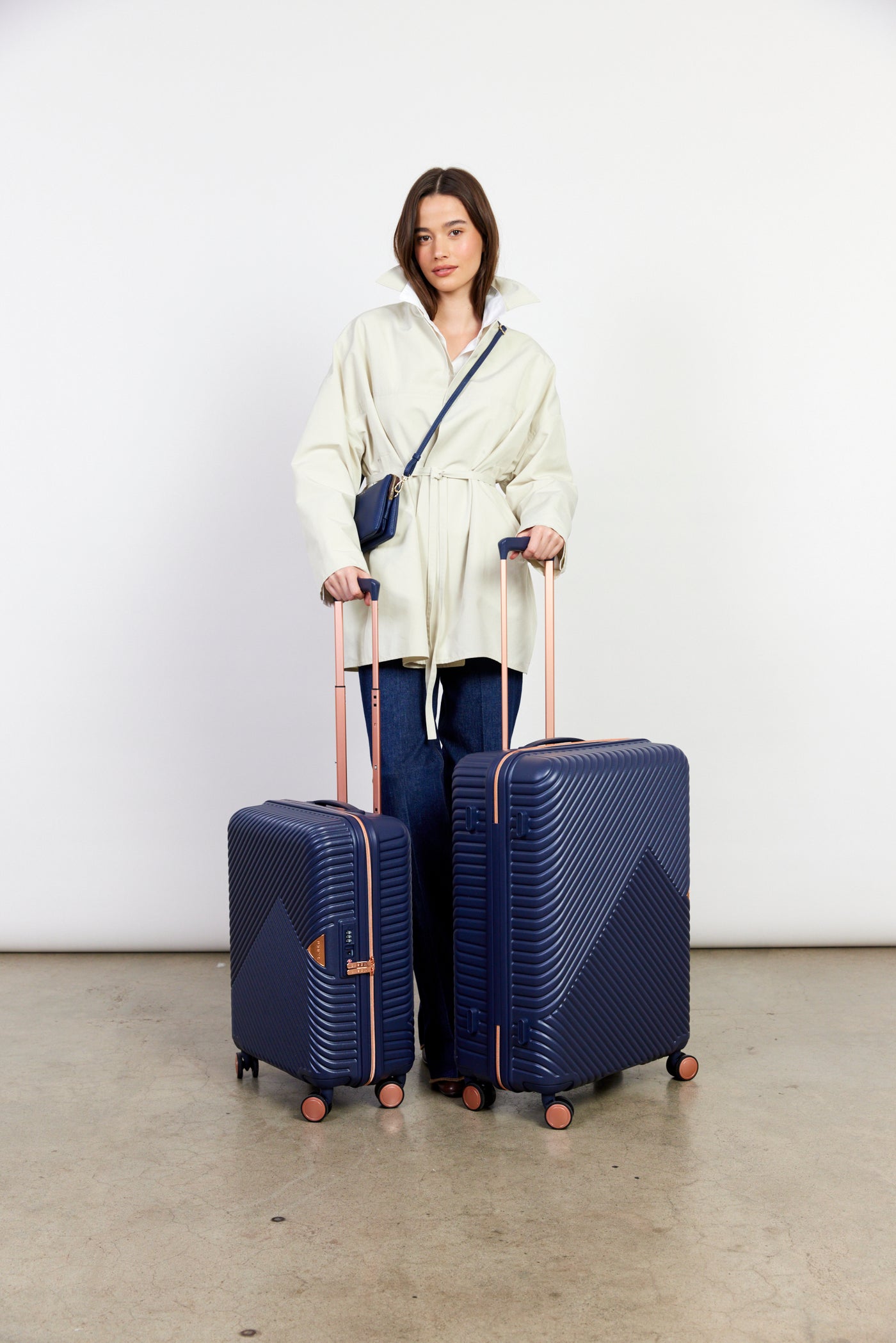 MEDIUM SUITCASE (Ink)